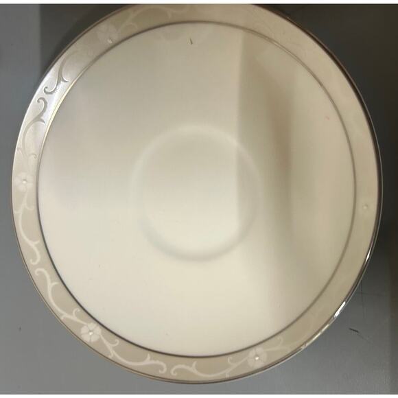 Wedgwood Icing 5 Piece Place Setting. kk433 - Picture 2 of 9